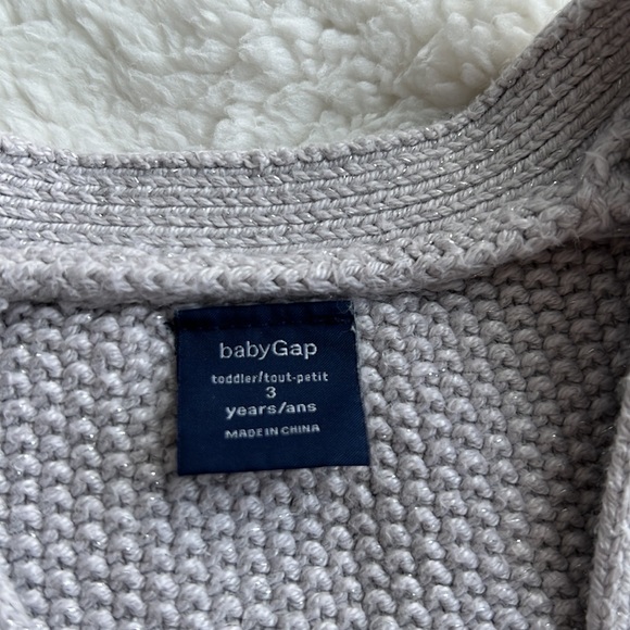 Gap size 3 holiday sweater wore once - Picture 3 of 5